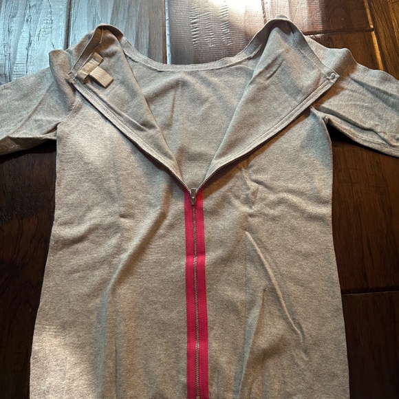 Banana Republic Gray Sweater with Pink Accent - Picture 5 of 6